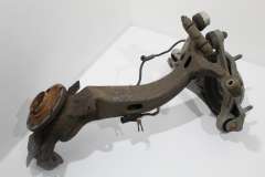 Audi A8 D2 PF NS Left Front Steel Hub 4D0407257L (Item #116604)