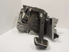 VW Phaeton D1 Brake Pedal and Mounting Plate 3D2723031N (Item #134383) 