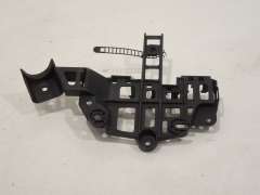 Audi A6 C6 Engine Bay Cable Holder on Side of Water Box 4F0971845D (Item #144370) 