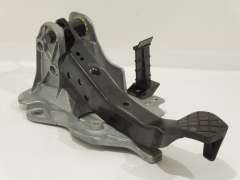 Audi A3 8P Brake Pedal with Rubber and Mounting Bracket 1K2721150AN (Item #158579) 