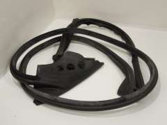 Audi A5 8T Coupe Front NS Left Door Rubber Seal 8T0837911G (Item #447883)