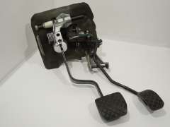 Audi A8 D2 FL RHD Pedal Box Brake Pedal on Mounting Plate 4D2723115C (Item #319604) 