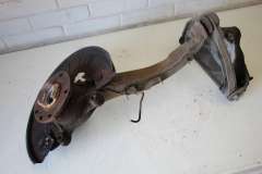 Audi Q7 4L Front OS Right Hub and Carrier 7L8407258A (Item #355509) 