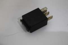 Audi A8 A4 A6 C6 Relay 395 for Diesel Fuel Cooling  8Z0951253 (Item #462859) 