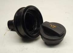 Audi A8 D3 4.0 TDi Engine Oil Filler and Cap Lid 057103482C (Item #23603) 