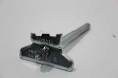 VW Touareg Battery Hold Down Clamp Bracket 7L0915138C (Item #393473) 