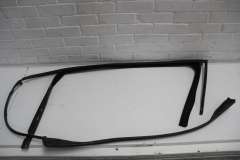 VW Phaeton D1 Front NS Left Upper Window Door Rubber Seal  3D4837431 (Item #403613) 