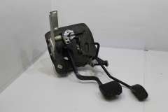 Audi A8 D2 FL RHD Pedal Box Brake Pedal on Mounting Plate 4D2723115B (Item #450872) 