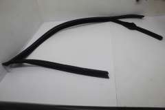VW Golf Mk6 4 Door Front OS Right Upper Window Door Rubber Seal  5K4837432C (Item #464079) 
