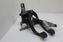 Audi A4 B6 Manual Pedal Box with Brake and Clutch Pedals 8E2721117J (Item #464347)